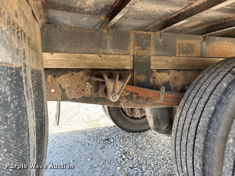 image for item FG0724 2000 International 4700 Lo-Profile flatbed truck