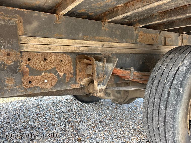 image for item FG0724 2000 International 4700 Lo-Profile flatbed truck