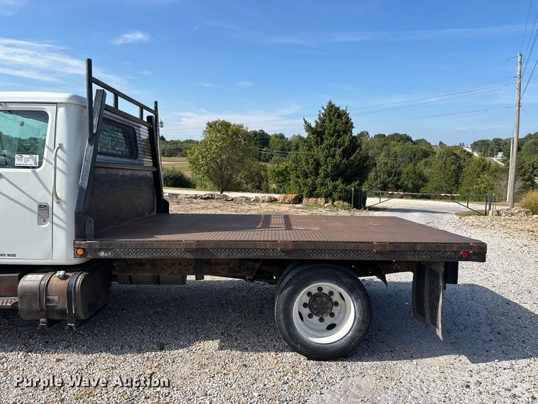 image for item FG0724 2000 International 4700 Lo-Profile flatbed truck