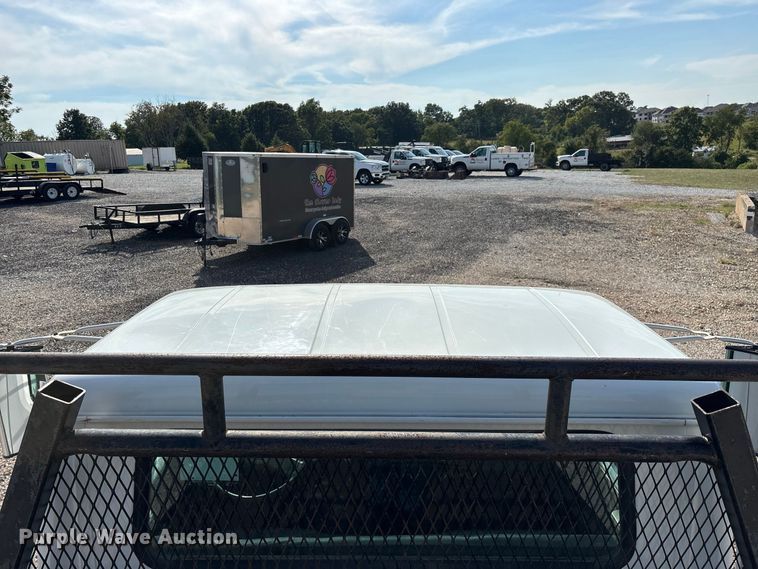 image for item FG0724 2000 International 4700 Lo-Profile flatbed truck