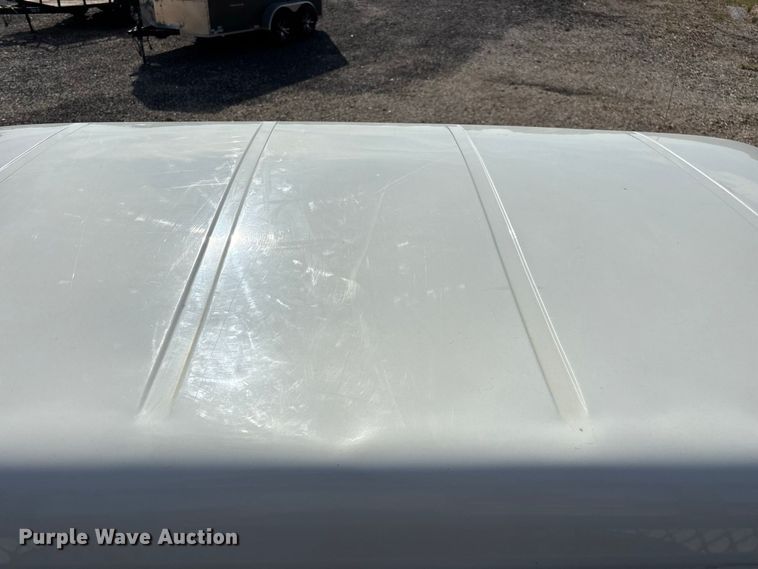 image for item FG0724 2000 International 4700 Lo-Profile flatbed truck