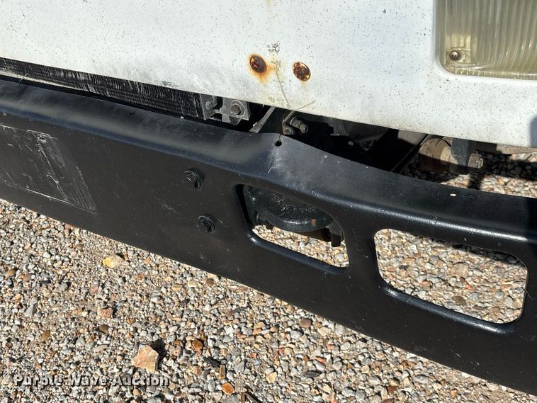 image for item FG0724 2000 International 4700 Lo-Profile flatbed truck