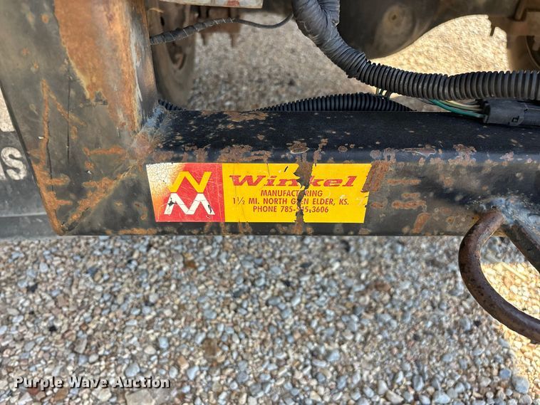 image for item FG0724 2000 International 4700 Lo-Profile flatbed truck