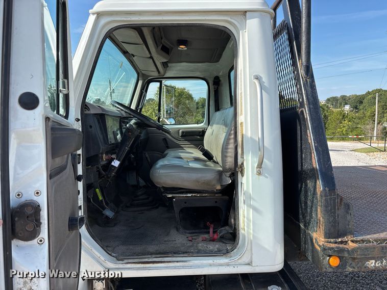 image for item FG0724 2000 International 4700 Lo-Profile flatbed truck