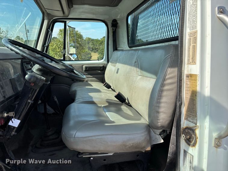 image for item FG0724 2000 International 4700 Lo-Profile flatbed truck
