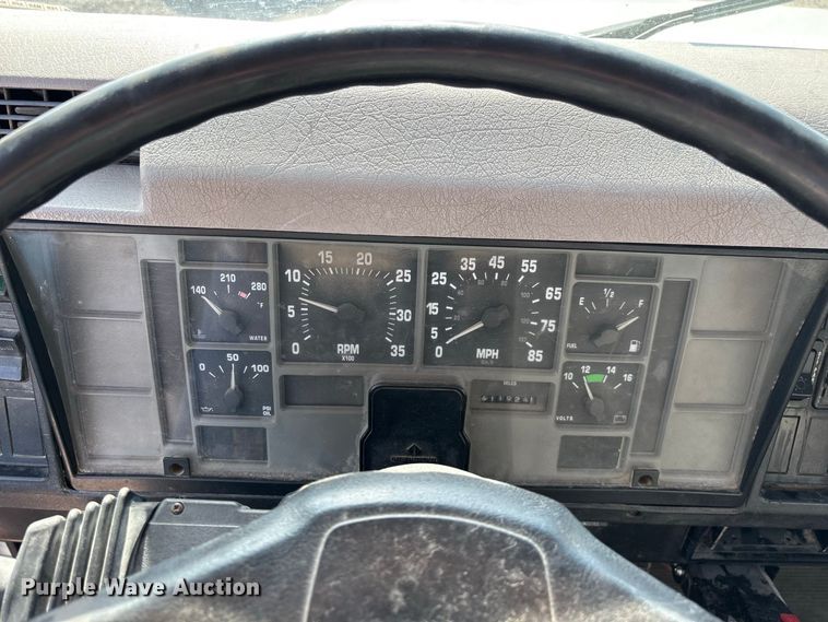 image for item FG0724 2000 International 4700 Lo-Profile flatbed truck