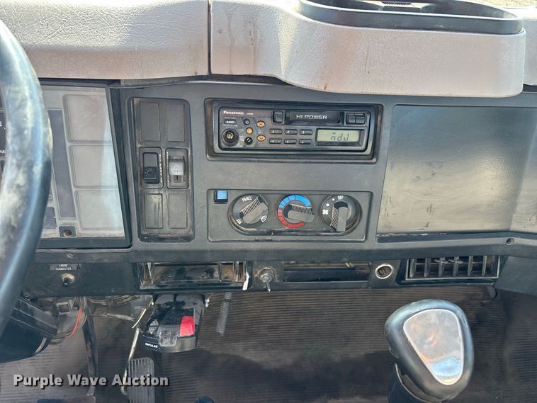image for item FG0724 2000 International 4700 Lo-Profile flatbed truck