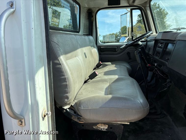 image for item FG0724 2000 International 4700 Lo-Profile flatbed truck