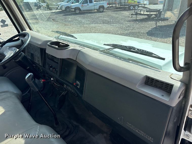 image for item FG0724 2000 International 4700 Lo-Profile flatbed truck