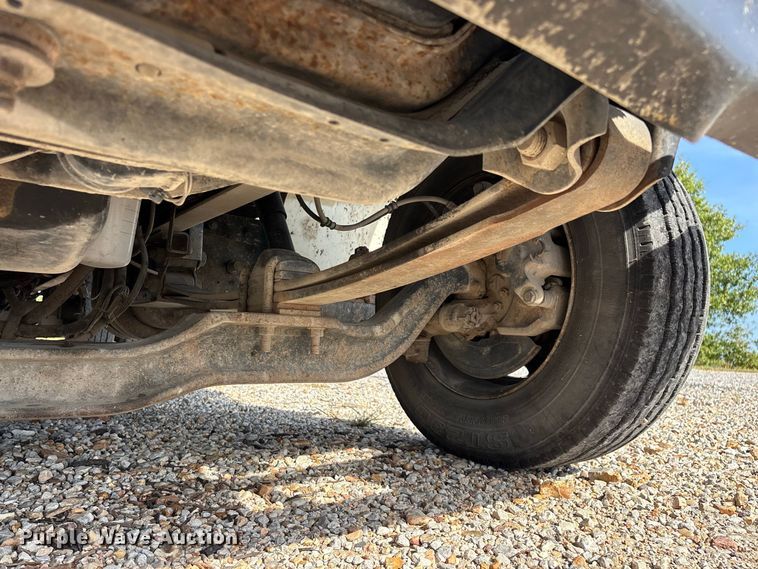image for item FG0724 2000 International 4700 Lo-Profile flatbed truck