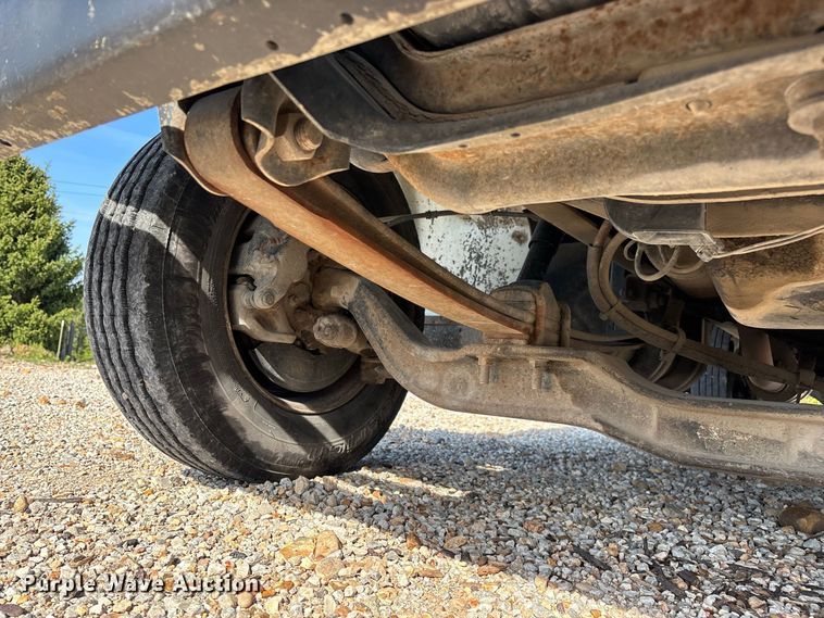 image for item FG0724 2000 International 4700 Lo-Profile flatbed truck
