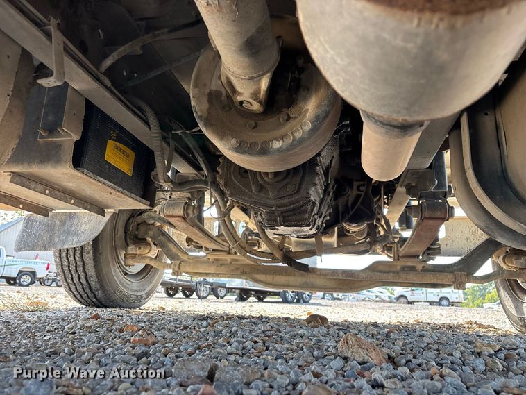 image for item FG0724 2000 International 4700 Lo-Profile flatbed truck