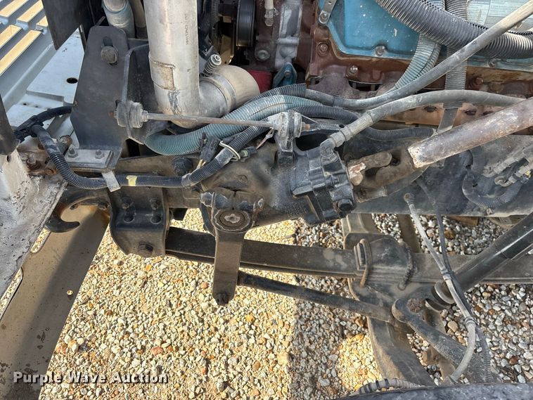 image for item FG0724 2000 International 4700 Lo-Profile flatbed truck