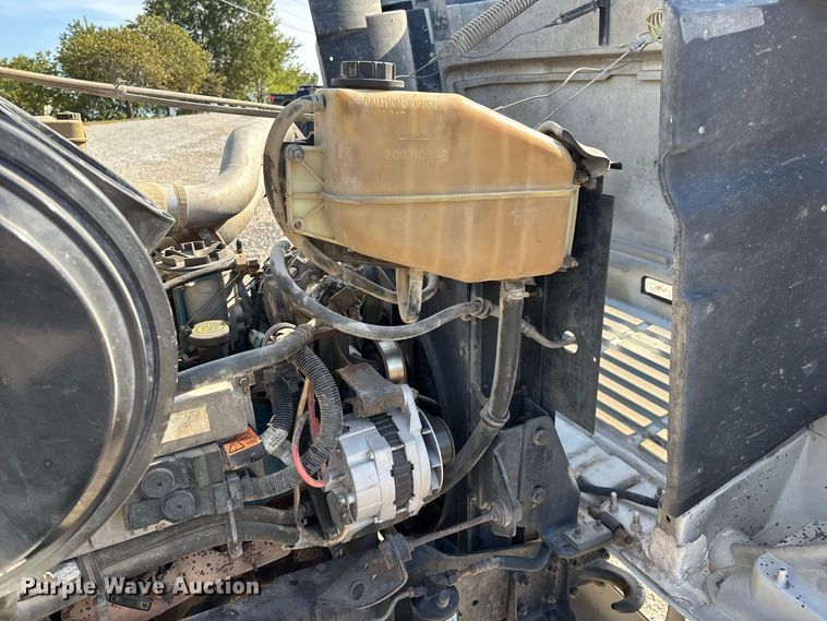 image for item FG0724 2000 International 4700 Lo-Profile flatbed truck
