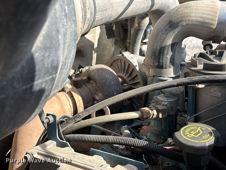 image for item FG0724 2000 International 4700 Lo-Profile flatbed truck