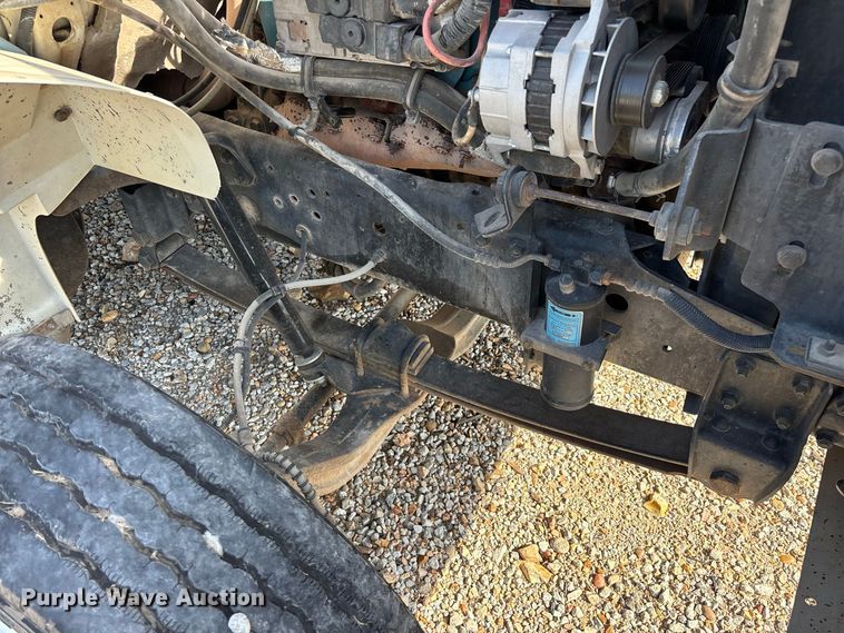 image for item FG0724 2000 International 4700 Lo-Profile flatbed truck
