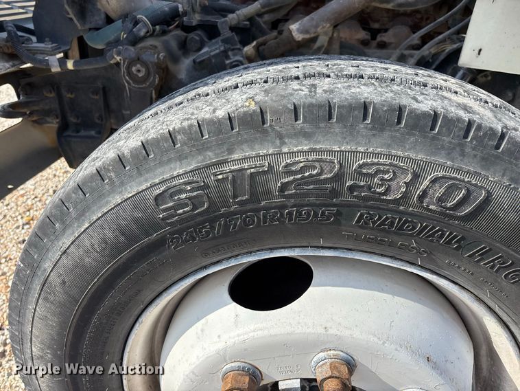 image for item FG0724 2000 International 4700 Lo-Profile flatbed truck