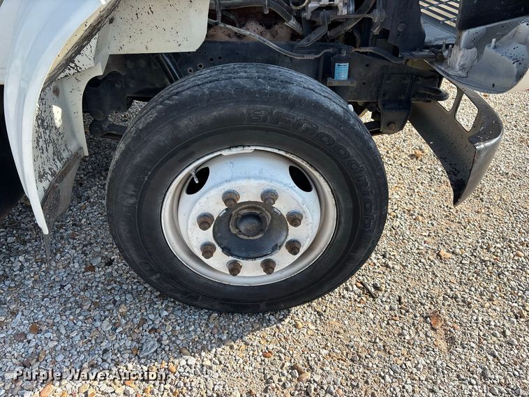 image for item FG0724 2000 International 4700 Lo-Profile flatbed truck