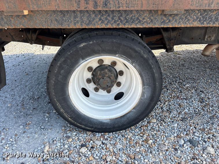 image for item FG0724 2000 International 4700 Lo-Profile flatbed truck