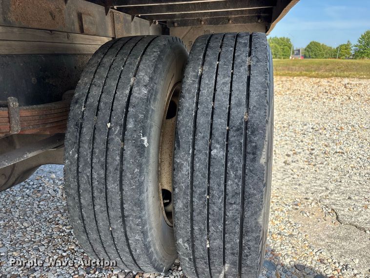 image for item FG0724 2000 International 4700 Lo-Profile flatbed truck