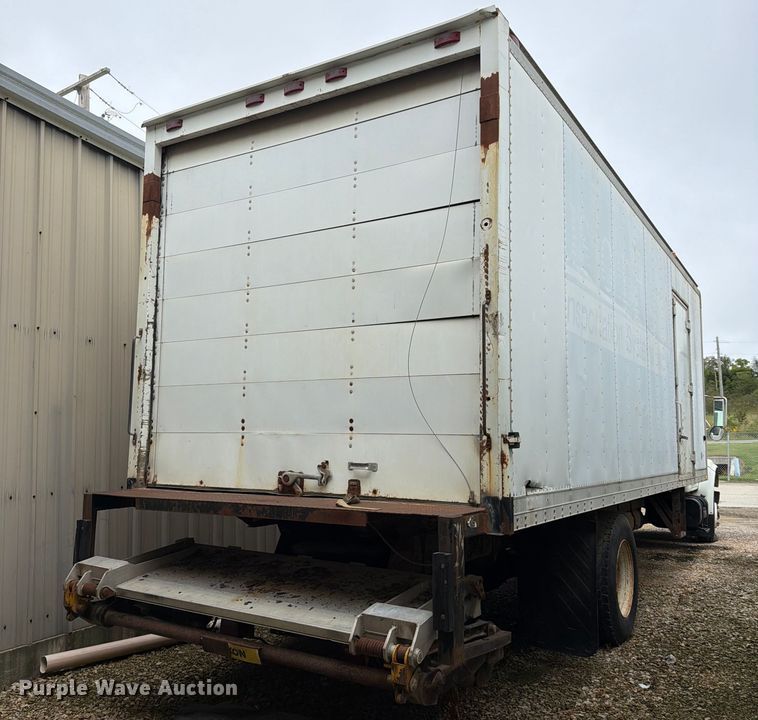 image for item FH6347 1996 International 4700 box truck