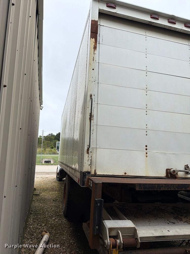 image for item FH6347 1996 International 4700 box truck