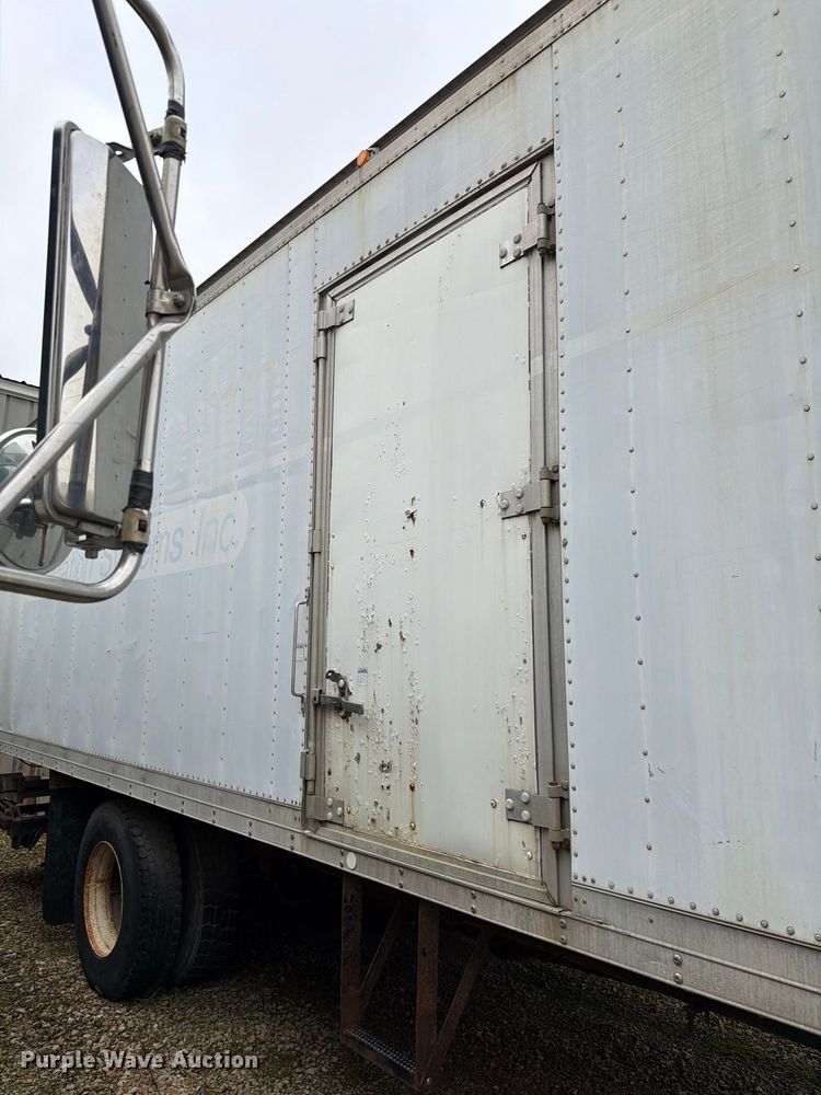 image for item FH6347 1996 International 4700 box truck