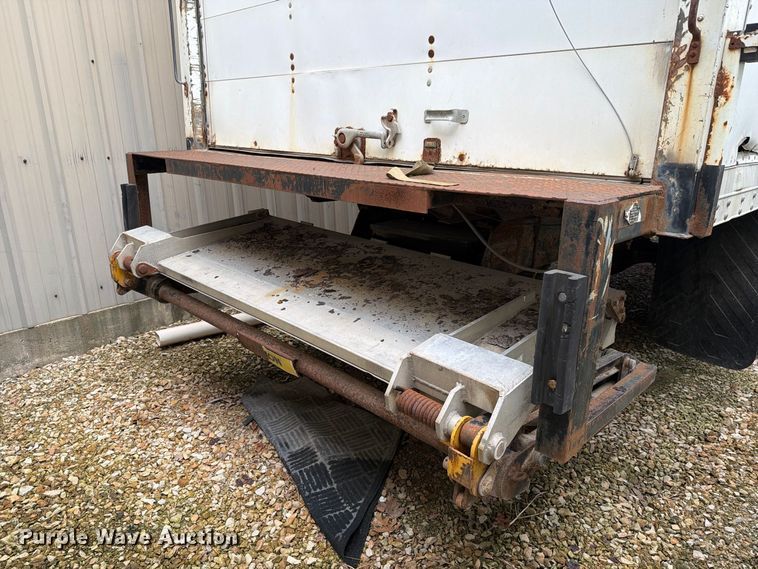 image for item FH6347 1996 International 4700 box truck