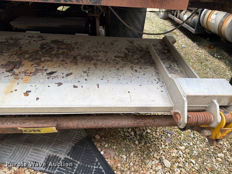 image for item FH6347 1996 International 4700 box truck