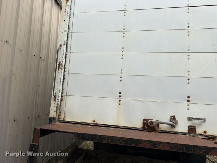 image for item FH6347 1996 International 4700 box truck