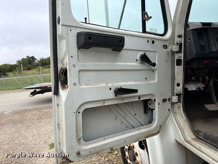 image for item FH6347 1996 International 4700 box truck