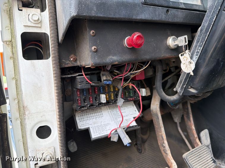 image for item FH6347 1996 International 4700 box truck