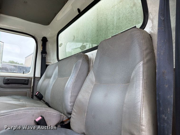 image for item FH6347 1996 International 4700 box truck