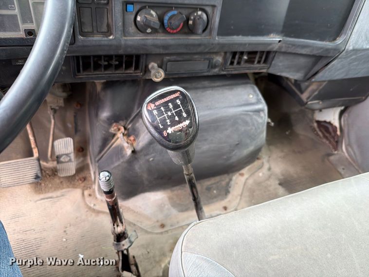 image for item FH6347 1996 International 4700 box truck