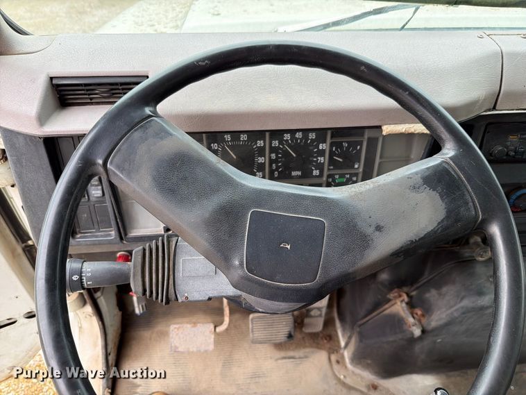 image for item FH6347 1996 International 4700 box truck