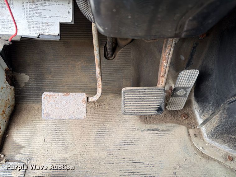 image for item FH6347 1996 International 4700 box truck