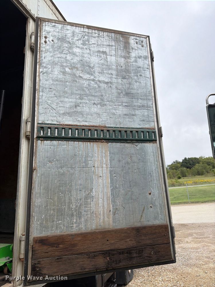 image for item FH6347 1996 International 4700 box truck