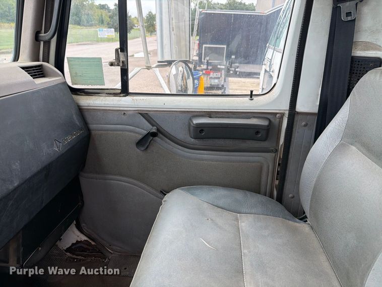 image for item FH6347 1996 International 4700 box truck