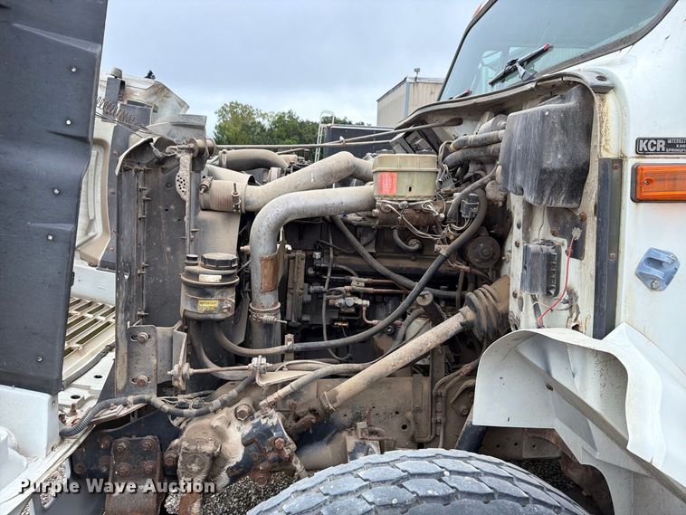 image for item FH6347 1996 International 4700 box truck