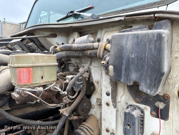image for item FH6347 1996 International 4700 box truck