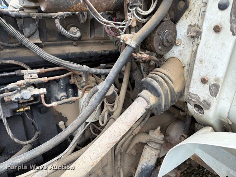 image for item FH6347 1996 International 4700 box truck