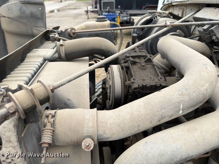 image for item FH6347 1996 International 4700 box truck