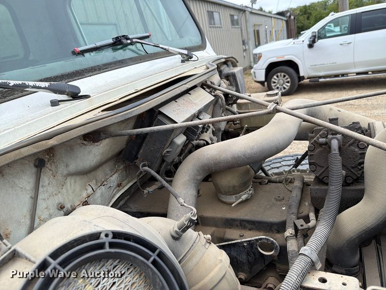 image for item FH6347 1996 International 4700 box truck