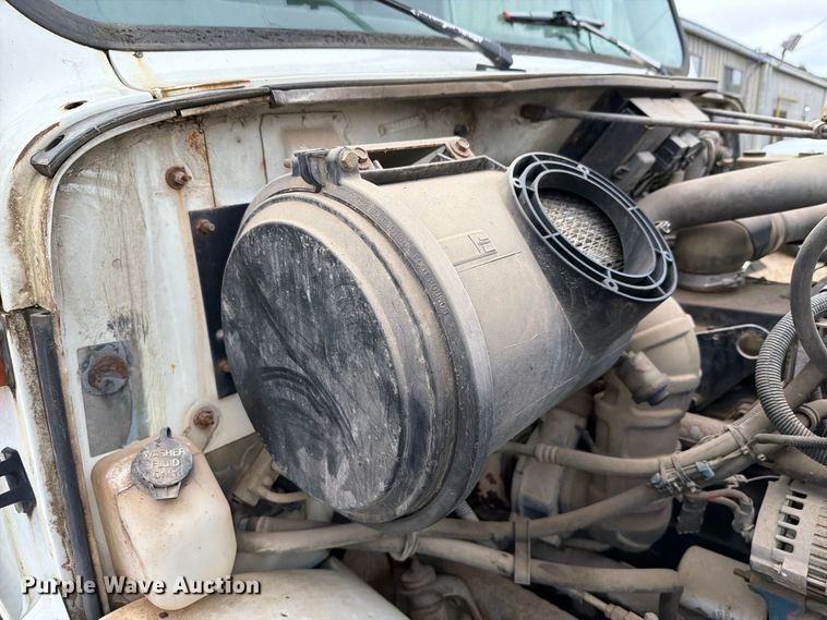 image for item FH6347 1996 International 4700 box truck