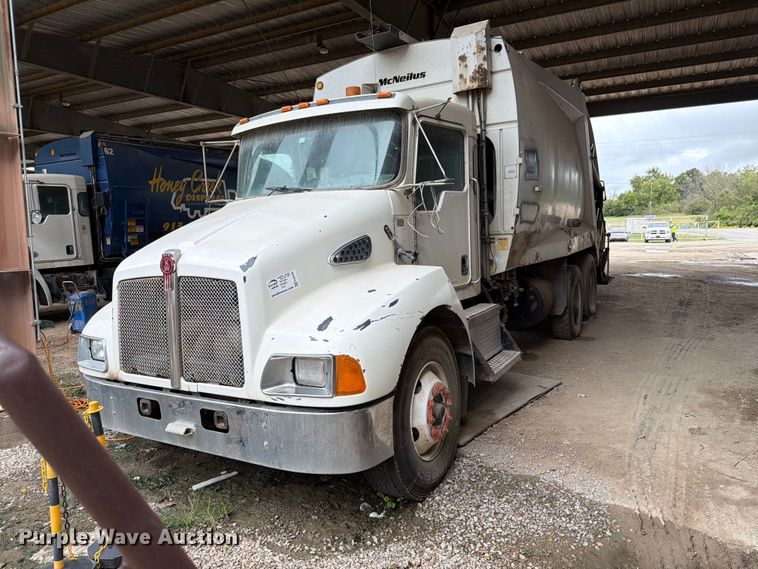 2007 Kenworth T300 refuse truck