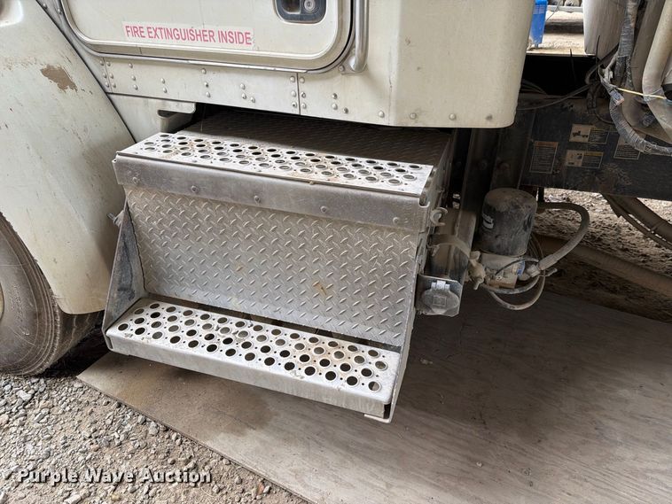image for item FH6349 2007 Kenworth T300 refuse truck