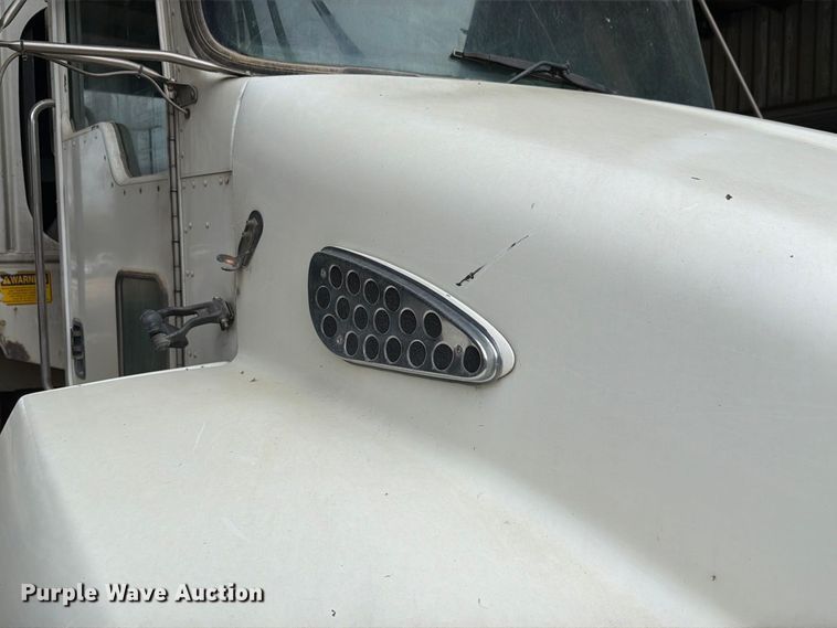 image for item FH6349 2007 Kenworth T300 refuse truck