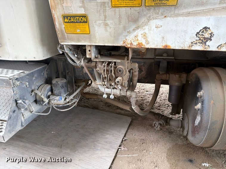 image for item FH6349 2007 Kenworth T300 refuse truck