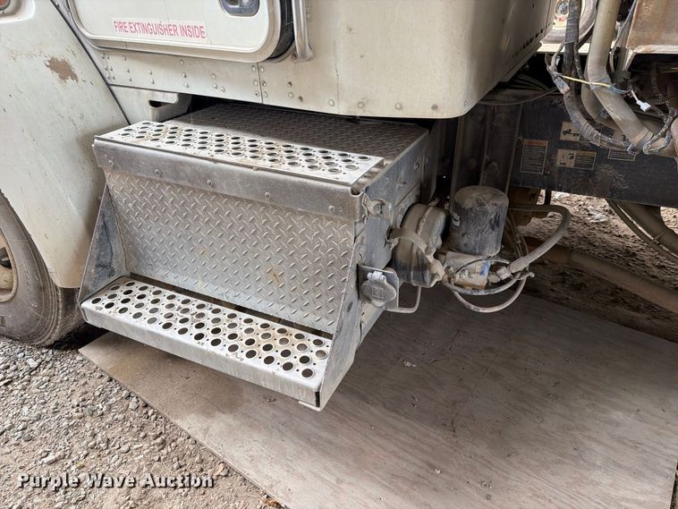 image for item FH6349 2007 Kenworth T300 refuse truck