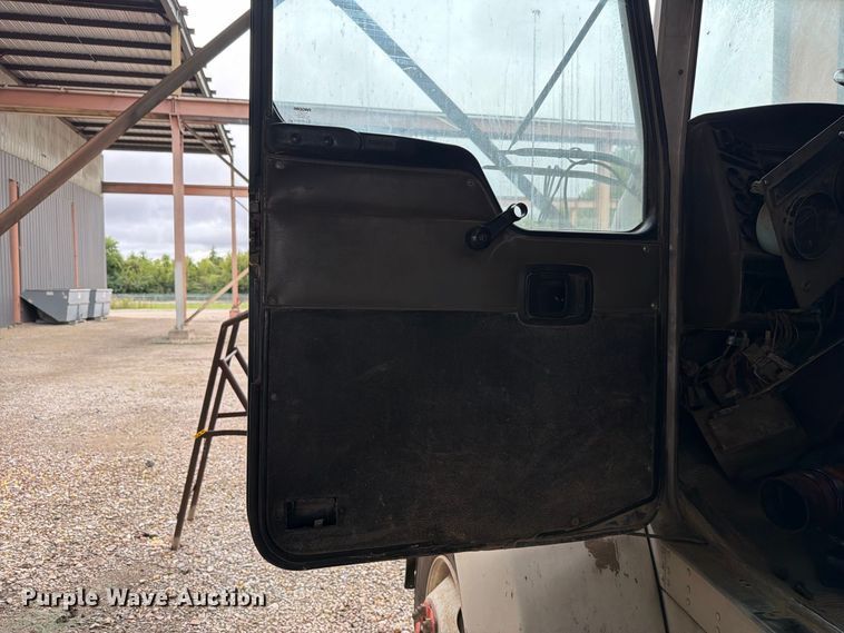 image for item FH6349 2007 Kenworth T300 refuse truck